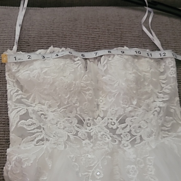 LULU'S EMBROIDERED ORGANZA STRAPLESS WEDDING GOWN Size Small - Picture 13 of 15